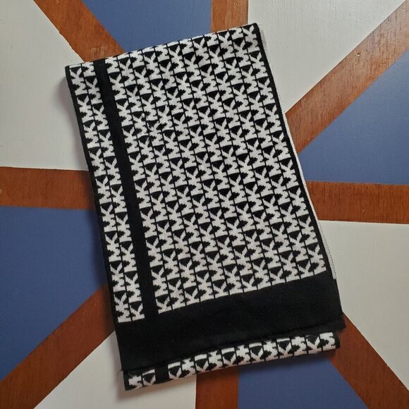 Micheal Kors Scarf Black White MK Logo Allover Print‎ Acrylic Classic Cozy - Picture 1 of 5